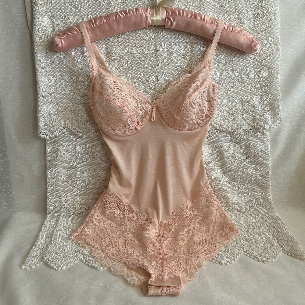 Vintage Wacoal Teddy Bodysuit Peach Pink Lace Size 32 Underwire USA 1980’s